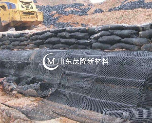 鋪設(shè)鋼塑格柵的注意事項(xiàng)