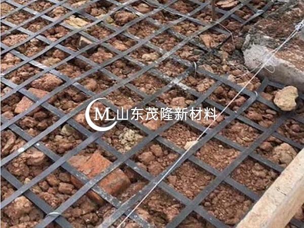 鋼塑土工格柵的工程作用