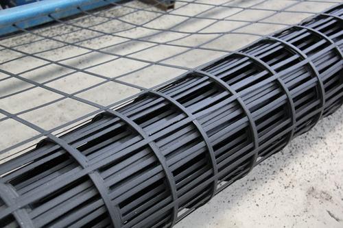 土工格柵在控制道路路基變形方面有大用處