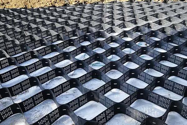 土工格柵與土工格室的區(qū)別有哪些？  第2張