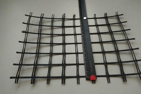 在防洪護堤中為什么使用土工格柵呢? 第1張