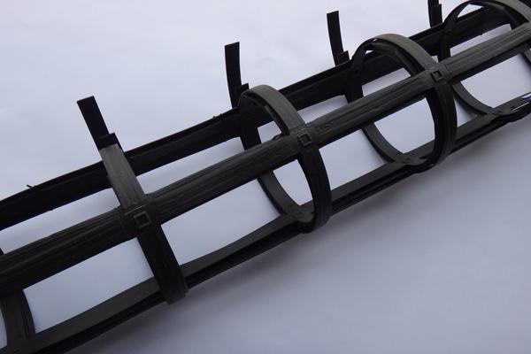 凸結(jié)點(diǎn)鋼塑土工格柵的生產(chǎn)過(guò)程揭秘  第1張